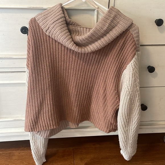 Cozy Three-Tone Knit Sweater for Women - Picture 2 of 2